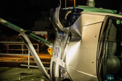 Fellbach: 85-jaehrige weicht mit PKW Radfahrer aus und landet auf der Seite